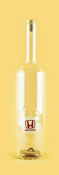 Бутылка со знаком «HONDA» из стекла ручной работы