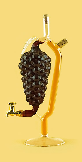 Бутылка виноградная гроздь с краном из стекла ручной работы