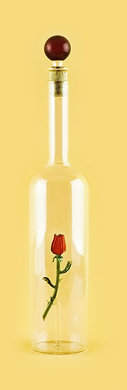 Бутылка «Феерия розы» из стекла ручной работы